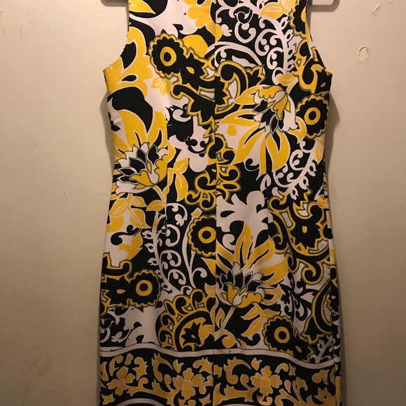 Woman’s dress - Picture 2 of 5